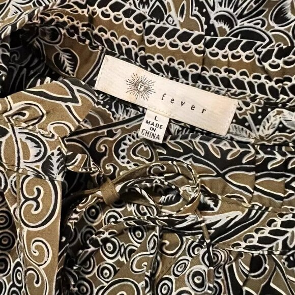 Fever. Sz Large. Border print tan black. Pleated Neck w Tie. Long Sleeve. B28 - Picture 3 of 8